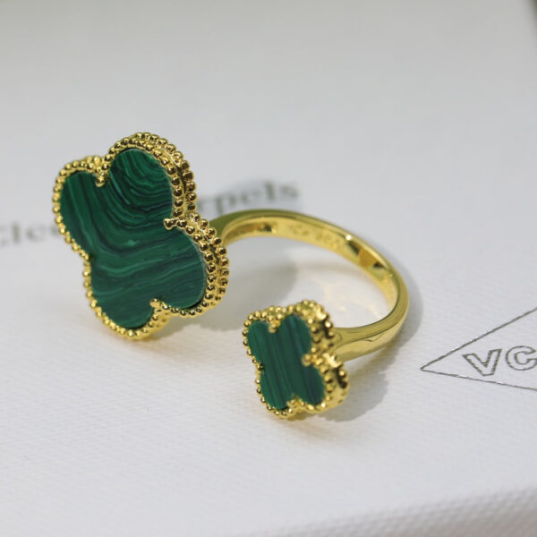 Toxse Magic Alhambra Malachite Clover Ring - Image 4