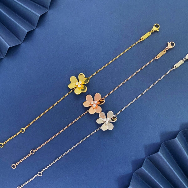 Toxse Frivole Medium Clover Bracelet - Image 8