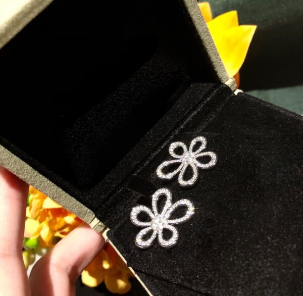Toxse Flowerlace Diamonds Earrings - Image 7