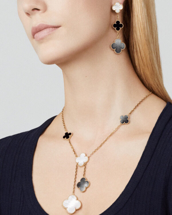 Toxse Magic Alhambra Three Pearls Motifs Earrings - Image 2