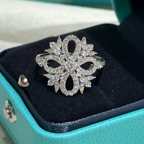 Toxse Vintage Diamond Flower Ring