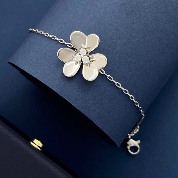 Toxse Frivole Medium Clover Bracelet - Image 4