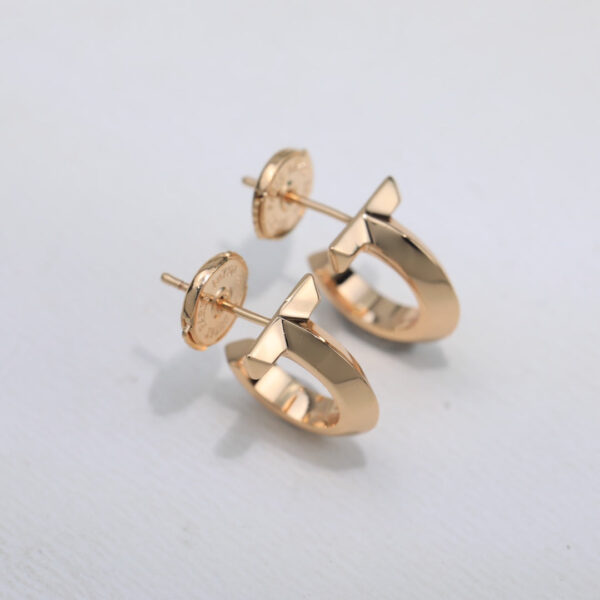 Toxse Plain T Hoop Earrings - Image 3