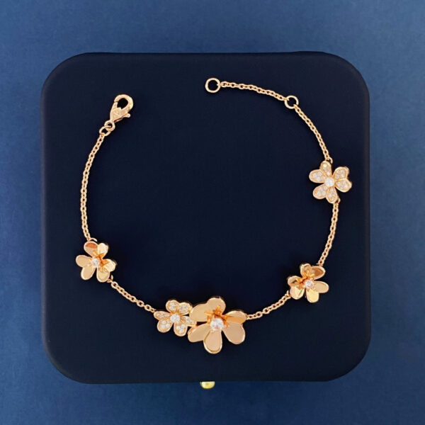 Toxse 5 Flowers Frivole Diamonds Clover Bracelet - Image 3