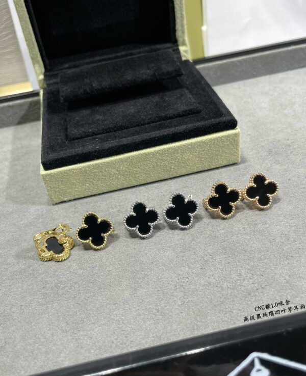 Toxse Vintage Alhambra Black Earrings - Image 9
