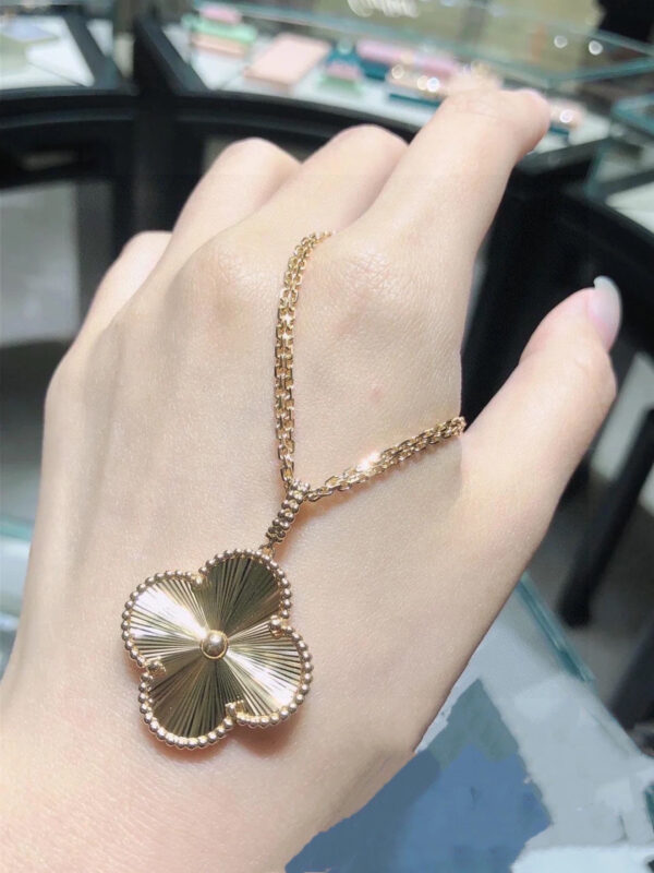 Toxse Magic Alhambra Necklace - Image 6