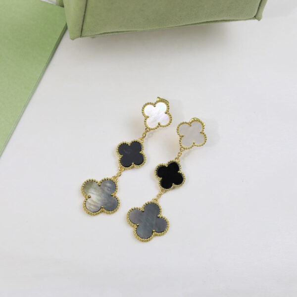 Toxse Magic Alhambra Three Pearls Motifs Earrings - Image 3