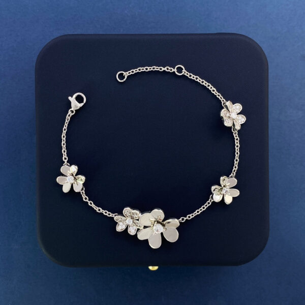 Toxse 5 Flowers Frivole Diamonds Clover Bracelet - Image 4