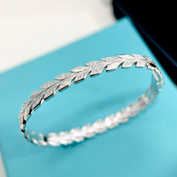 Toxse Victoria Vine Diamond Hinged Bracelet - Image 4