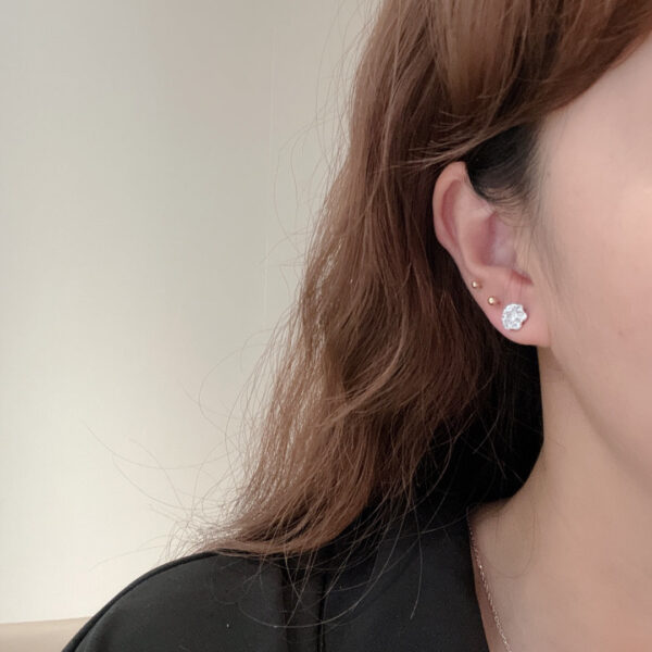 Toxse Flower Crystal Earrings - Image 4