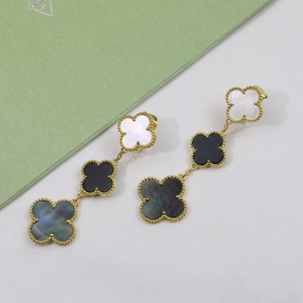 Toxse Magic Alhambra Three Pearls Motifs Earrings - Image 5