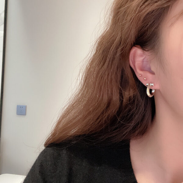 Toxse Plain T Hoop Earrings - Image 6