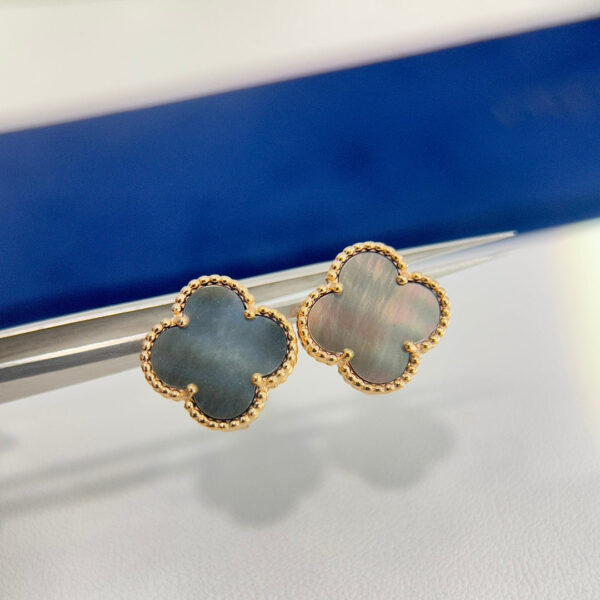 Toxse Vintage Alhambra Grey Earrings - Image 8