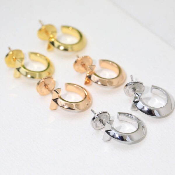 Toxse Plain T Hoop Earrings - Image 5