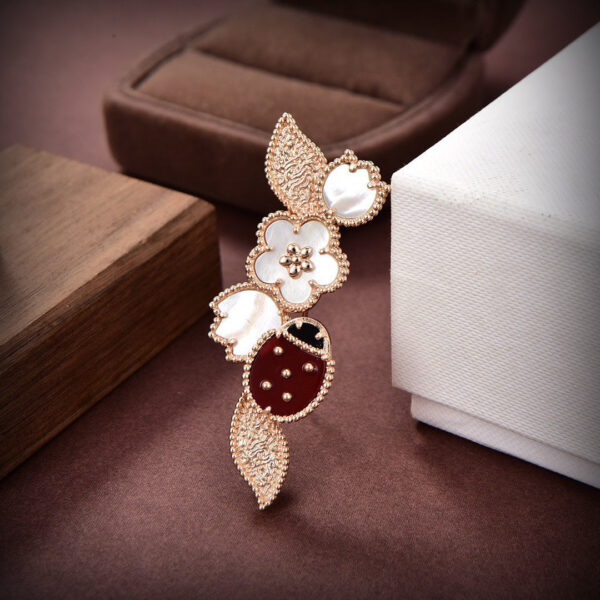 Toxse Lucky Spring Clip Brooch - Image 2