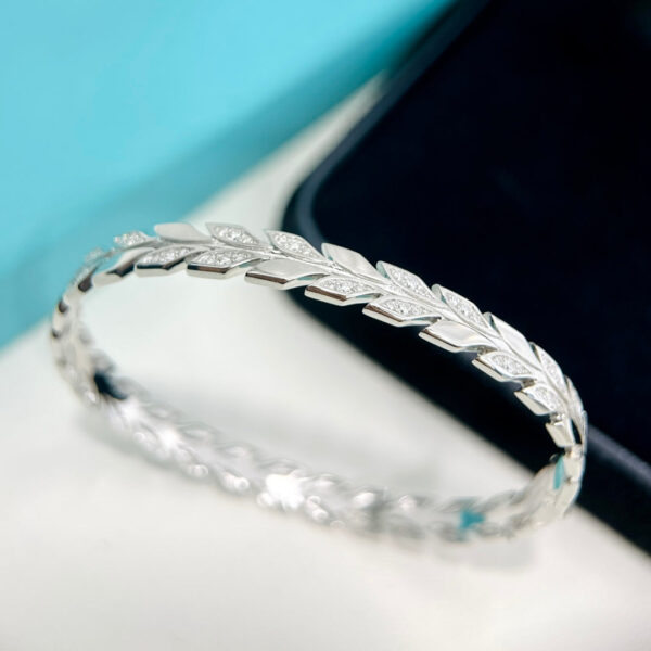 Toxse Victoria Vine Diamond Hinged Bracelet - Image 5