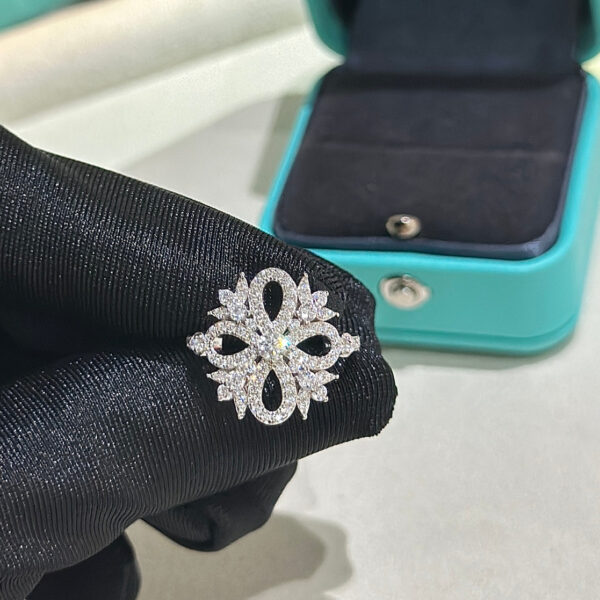 Toxse Vintage Diamond Flower Ring - Image 5
