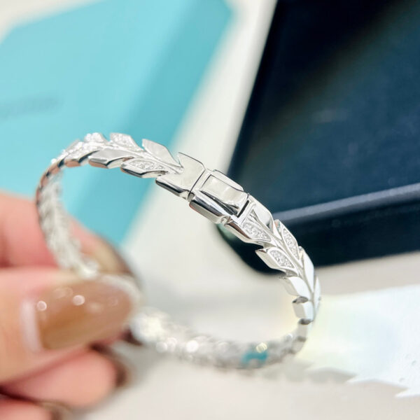 Toxse Victoria Vine Diamond Hinged Bracelet - Image 6