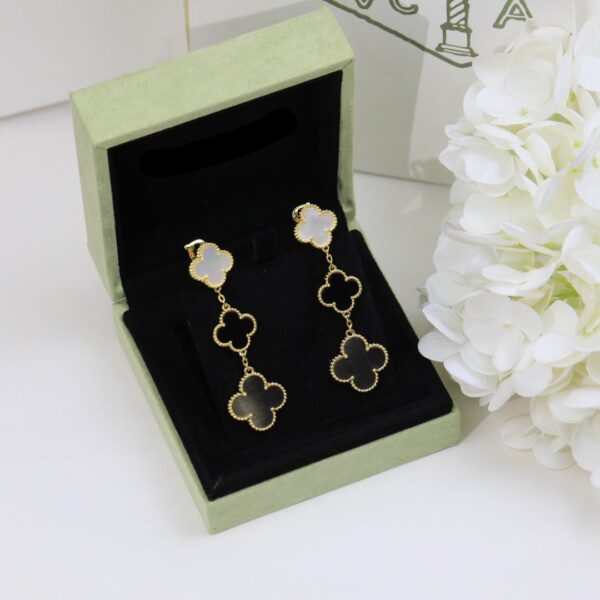 Toxse Magic Alhambra Three Pearls Motifs Earrings - Image 7