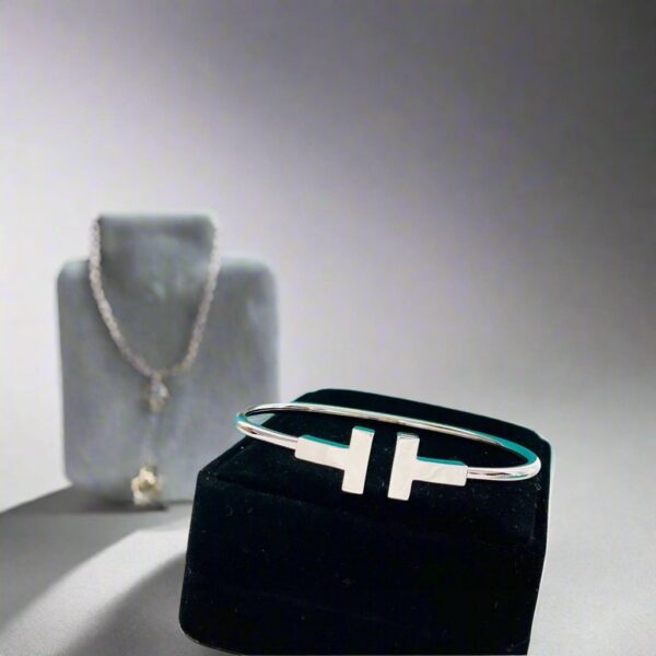 Toxse T Wire Bracelet - Image 6