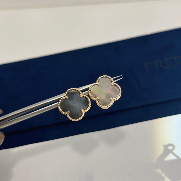 Toxse Vintage Alhambra Grey Earrings - Image 9