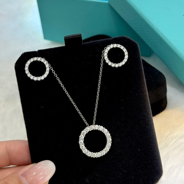 Toxse Circle Diamonds Earrings - Image 4