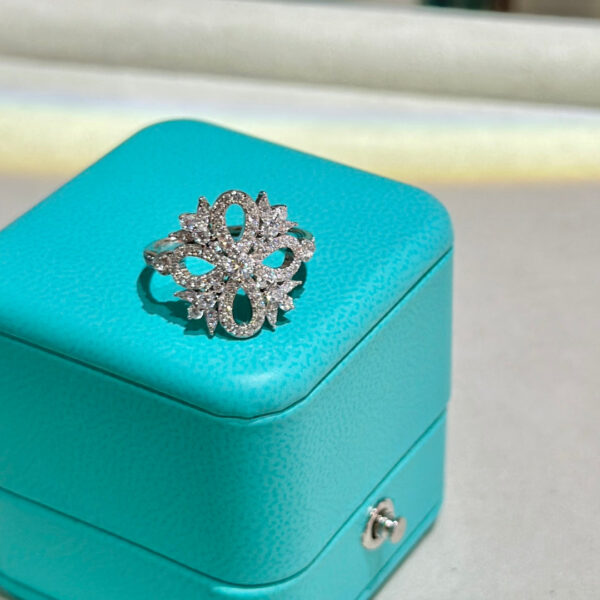 Toxse Vintage Diamond Flower Ring - Image 7