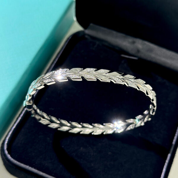Toxse Victoria Vine Diamond Hinged Bracelet - Image 7