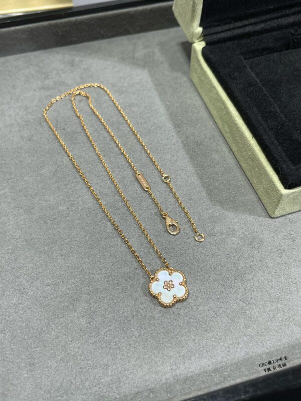 Toxse Lucky Spring Pendant Clover Necklace - Image 5