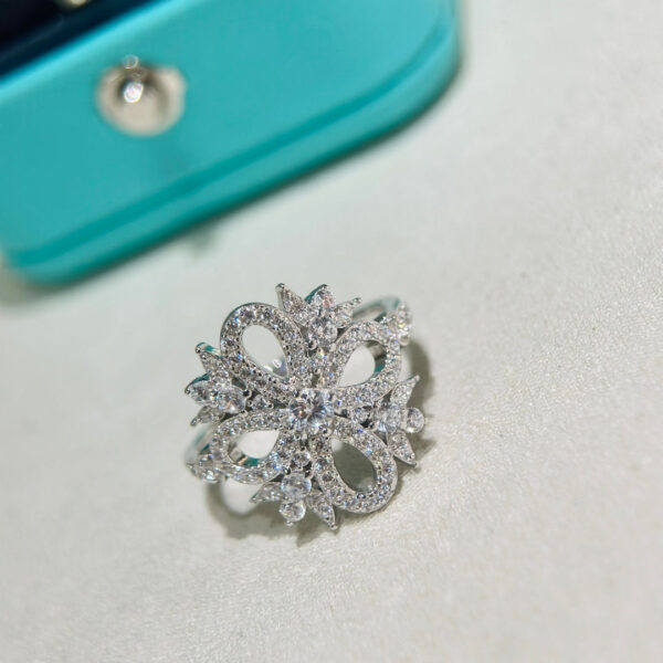 Toxse Vintage Diamond Flower Ring - Image 8