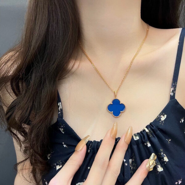 Toxse Magic Alhambra Agate Clover Necklace - Image 3