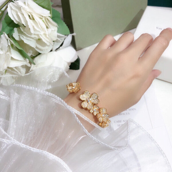 Toxse Frivole Seven Flowers Diamonds Bracelet - Image 6