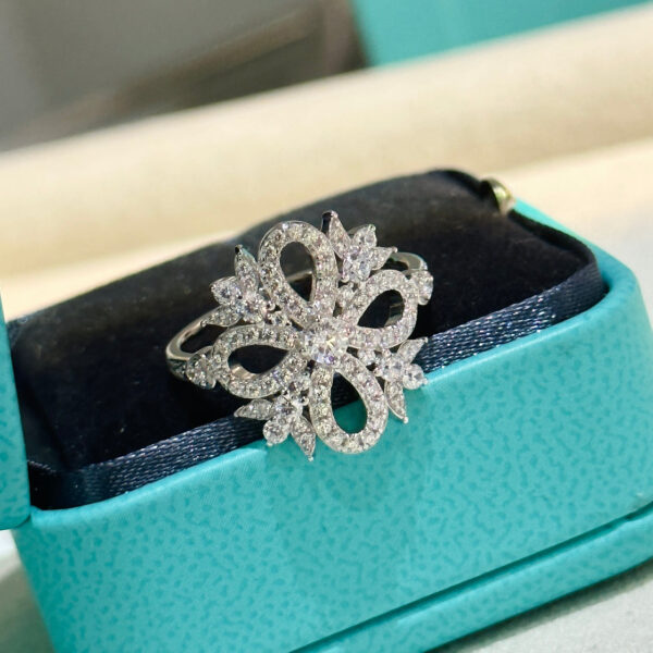 Toxse Vintage Diamond Flower Ring - Image 9