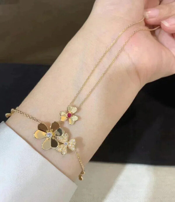 Toxse Frivole Gold Flower Necklace - Image 2