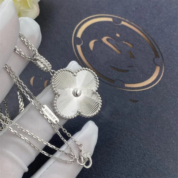 Toxse Clover Silver Big Clover Necklace - Image 2