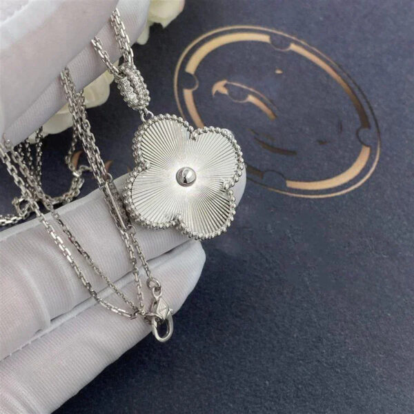 Toxse Clover Silver Big Clover Necklace - Image 3