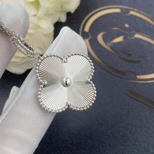 Toxse Clover Silver Big Clover Necklace - Image 4
